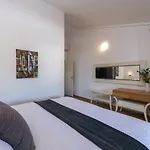 Villa Artist *