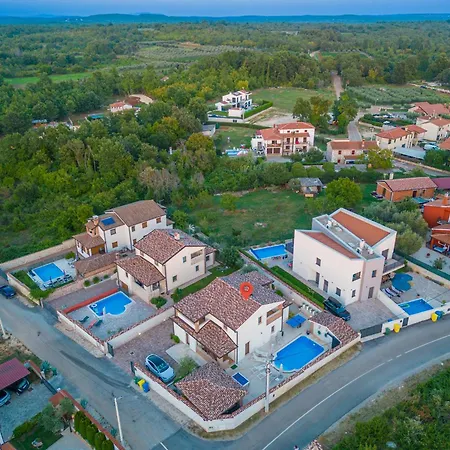 Villa Artist *