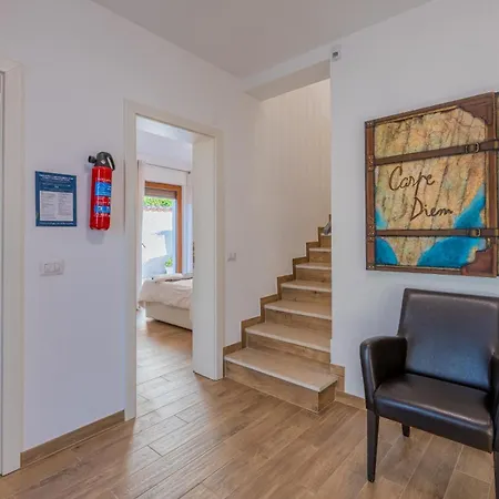 Villa Artist