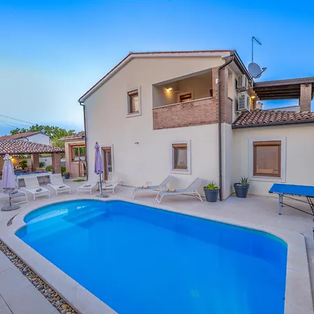 Villa Artist *