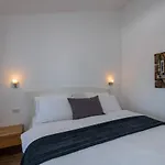 Villa Artist *