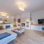 Villa Artist *