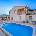 Villa Artist *
